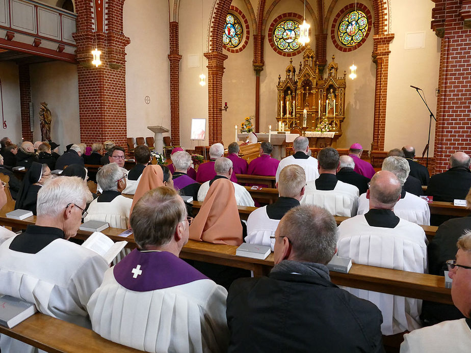 Pontifikalrequiem und Beisetzung von Weihbischof em. Johannes Kapp (Foto: Karl-Franz Thiede)